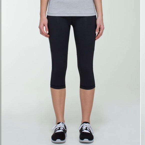 Lululemon Cut the Crop Legging with Pockets in Wee Stripe/Black. Size 8 - Picture 3 of 15